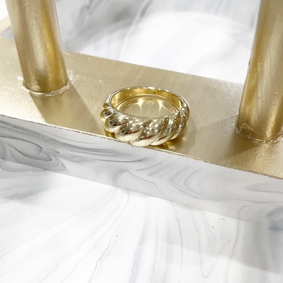 14k Gold Filled Croissant Dome Chunky Ring - Picture 6 of 7